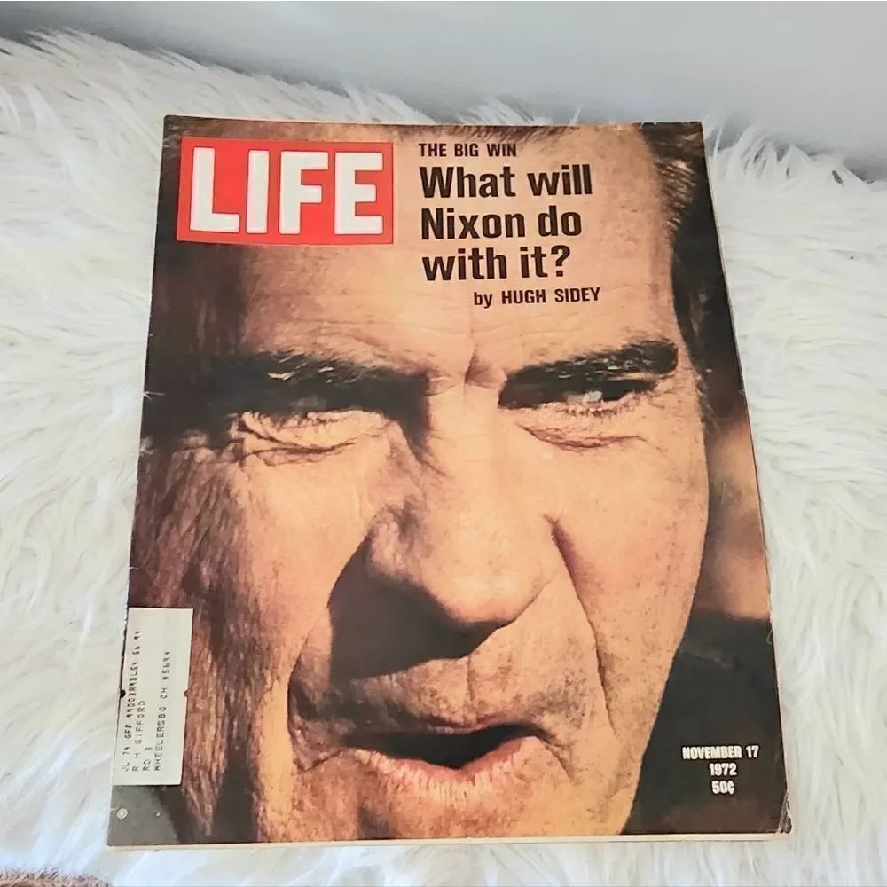 LIFE MAGAZINE----NOVEMBER 17TH, 1972 ISSUE (RICHARD M. NIXON COVER)